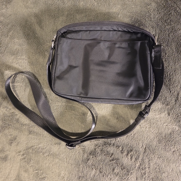lululemon athletica Black City Adventurer Crossbody Bag - Picture 4 of 4